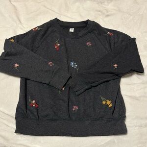 Old Navy floral embroidered crewneck